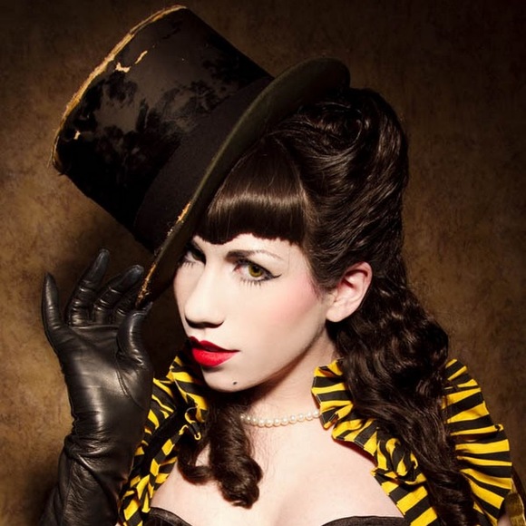 Meet your Posher, Alexandra - Picture 1 of 1